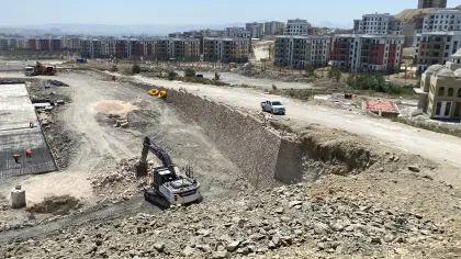 İksa duvarı yapımı devam ediyor