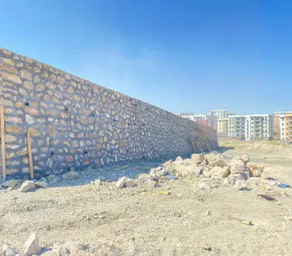 5 etap tamamlanmış taş duvar