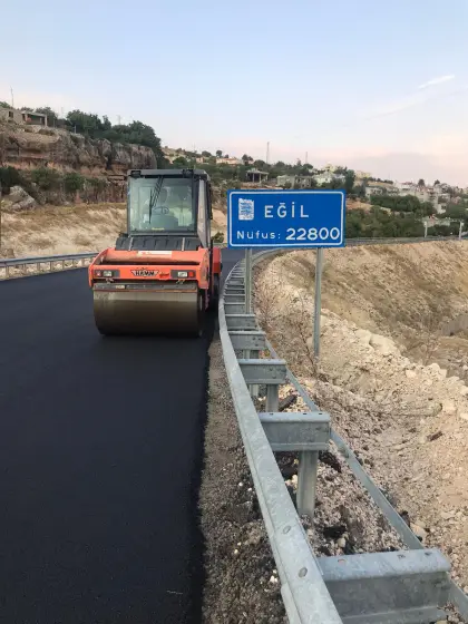 Asfalt dökümü silindir sıkıştırma